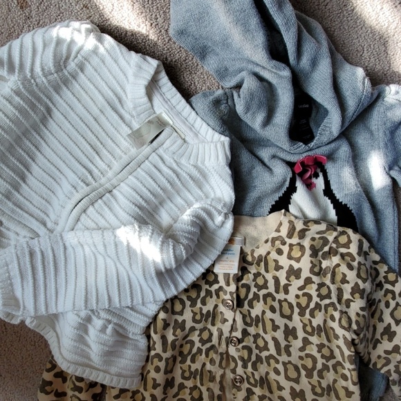 Mixture of sweaters with overalls kids Sz upto 18 - Picture 3 of 3